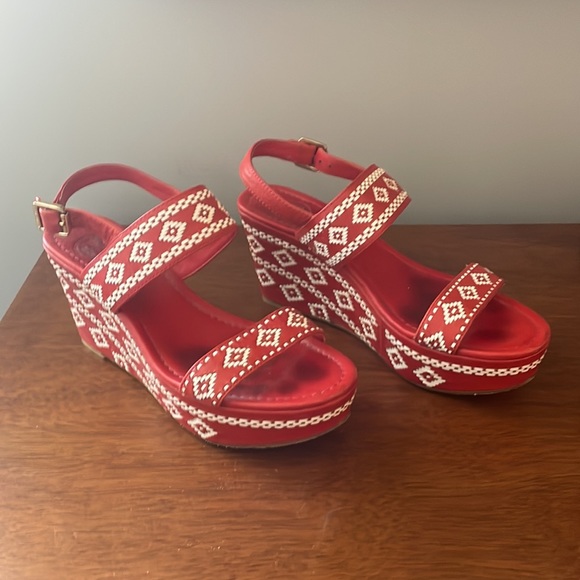 Tory Burch size 8 red and white - Picture 3 of 3